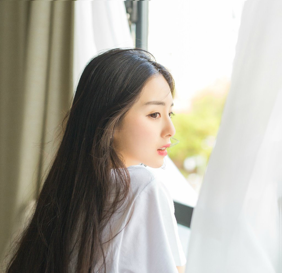 娜娜问我，那你朋友有对你说些什么吗？我说，我只看望过他一次，时间特别短，他问了问我的情况，说，你快回去吧，这都录着呐，估计这次是够呛了。死倒是没有什么可怕的，怕的就是知道自己怎么死。你可要一定要死于意外啊，这样才不害怕。你知道什么最可怕，就是害怕。娜娜睁大了眼睛，说，有这么说自己朋友的吗？我说，你要习惯他，他这是真心祝福你。——韩寒《我想和这个世界谈谈》